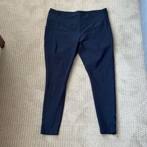 Navy, cute crisscross, cut outs at the ankle. Size XXL leggings